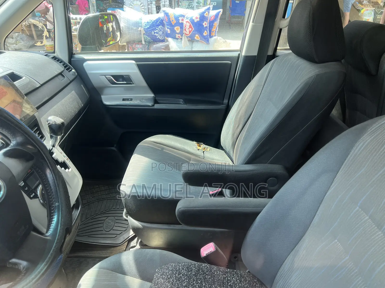 Toyota Voxy X 2WD 8-Seater 2012 Black