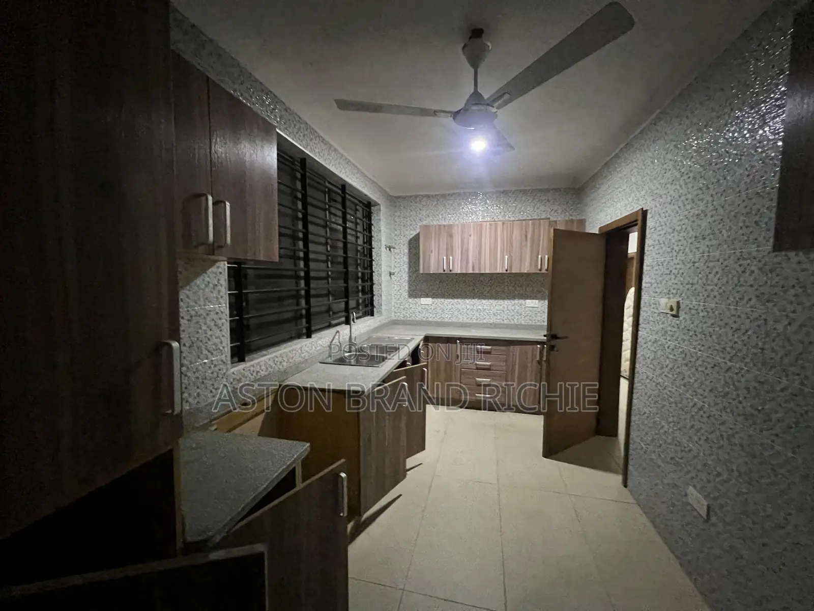 3bdrm Apartment in Aston Brand Richie, Parakuo Estate for rent