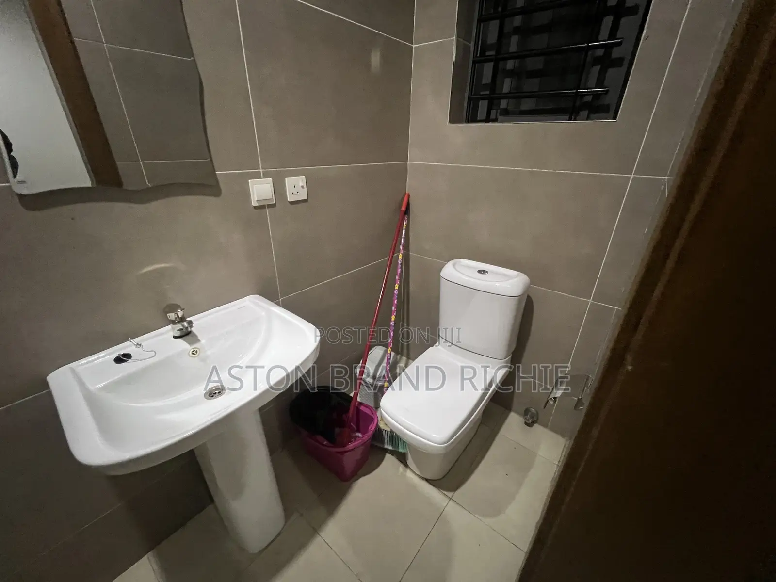 3bdrm Apartment in Aston Brand Richie, Parakuo Estate for rent