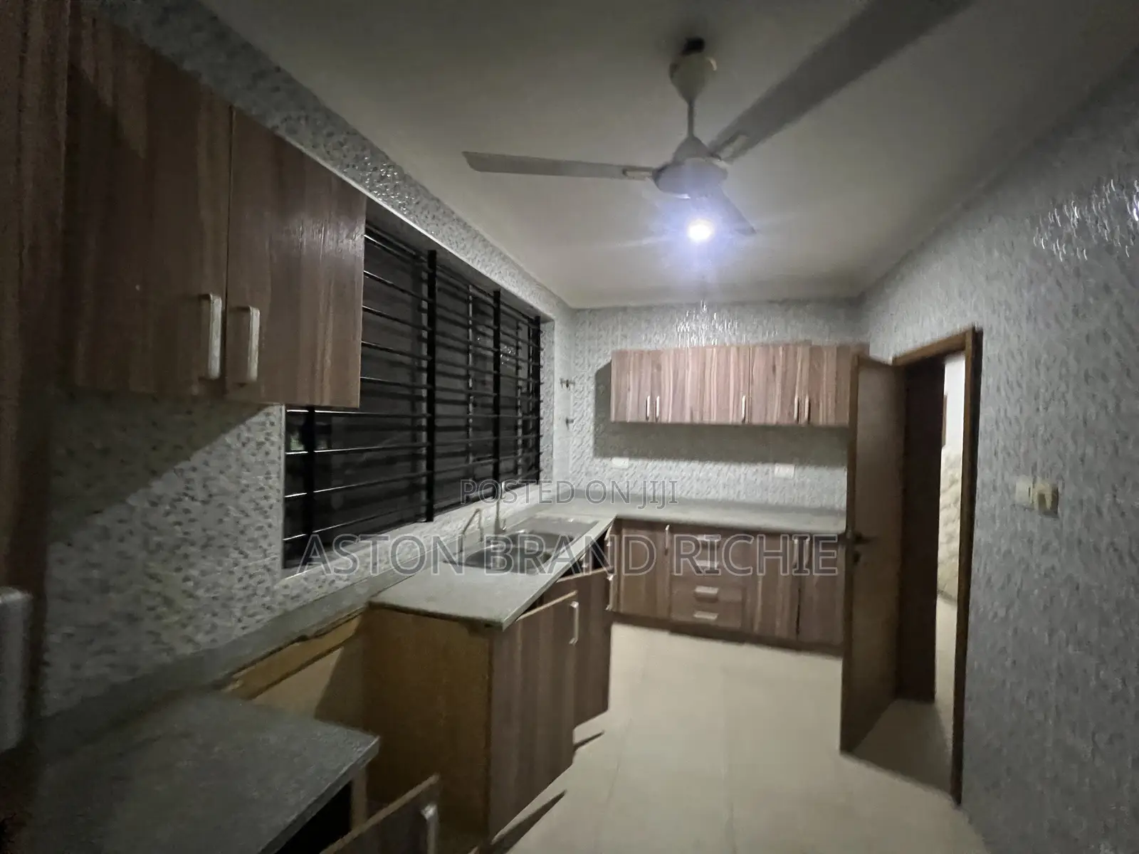 3bdrm Apartment in Aston Brand Richie, Parakuo Estate for rent
