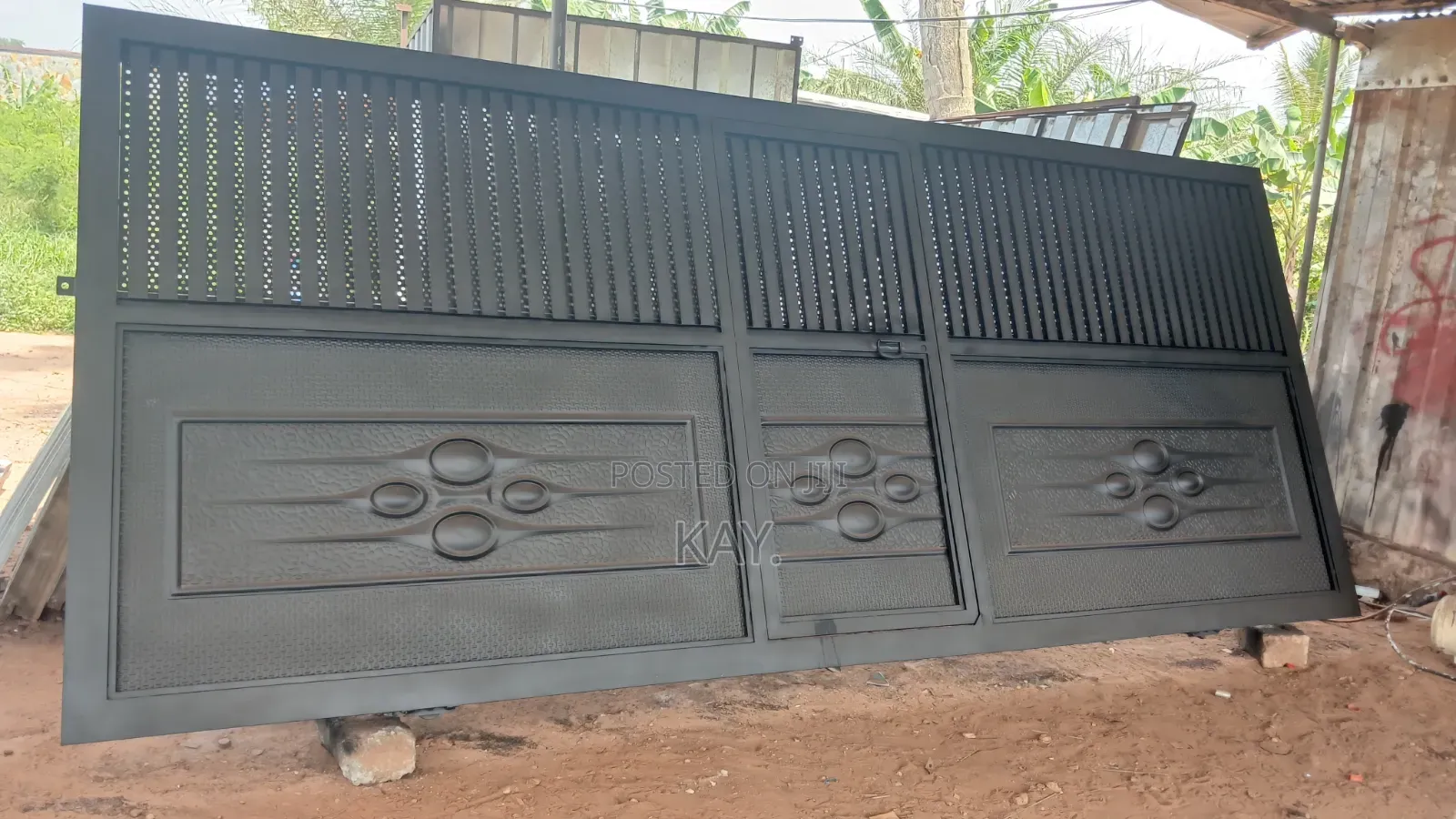 Modern Black Steel Gate With Decorative Design – Strong & Durable