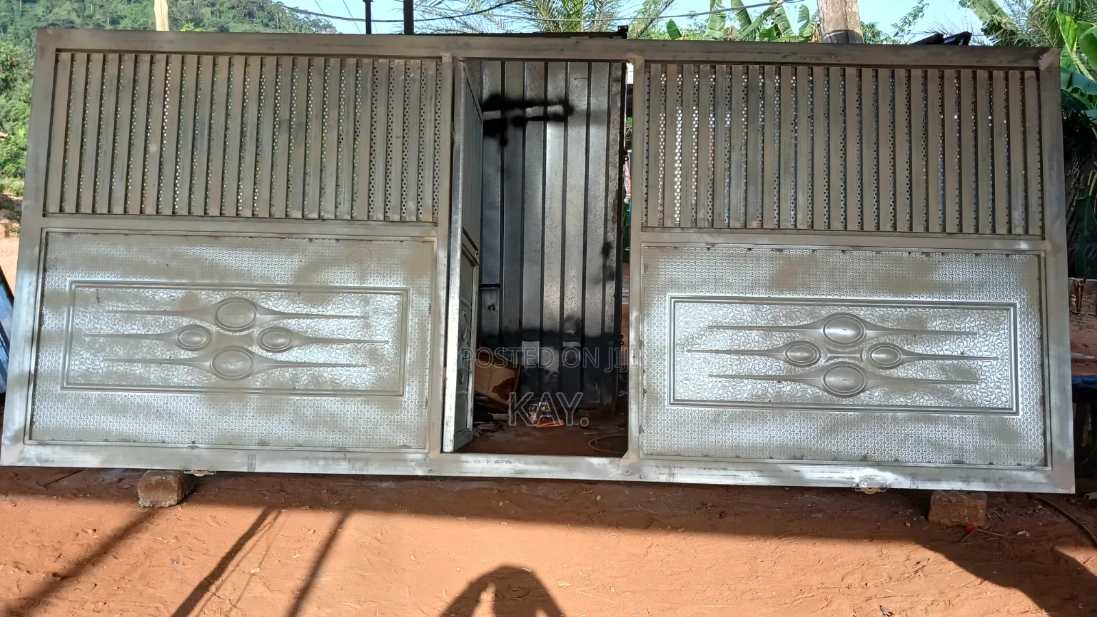 Modern Black Steel Gate With Decorative Design – Strong & Durable