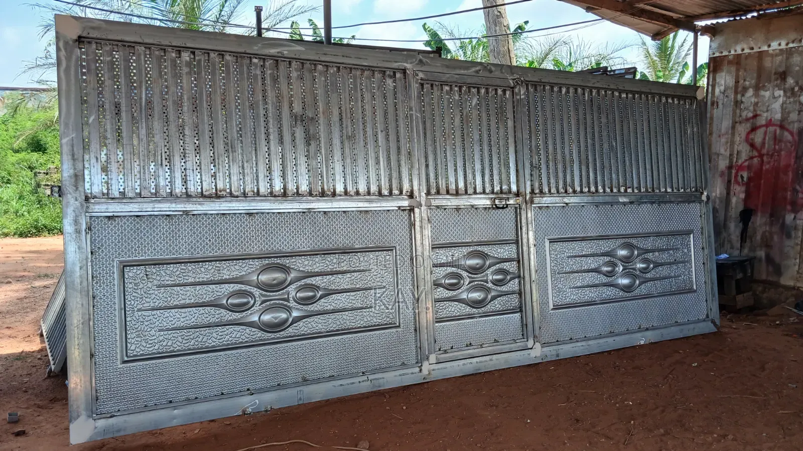 Modern Black Steel Gate With Decorative Design – Strong & Durable