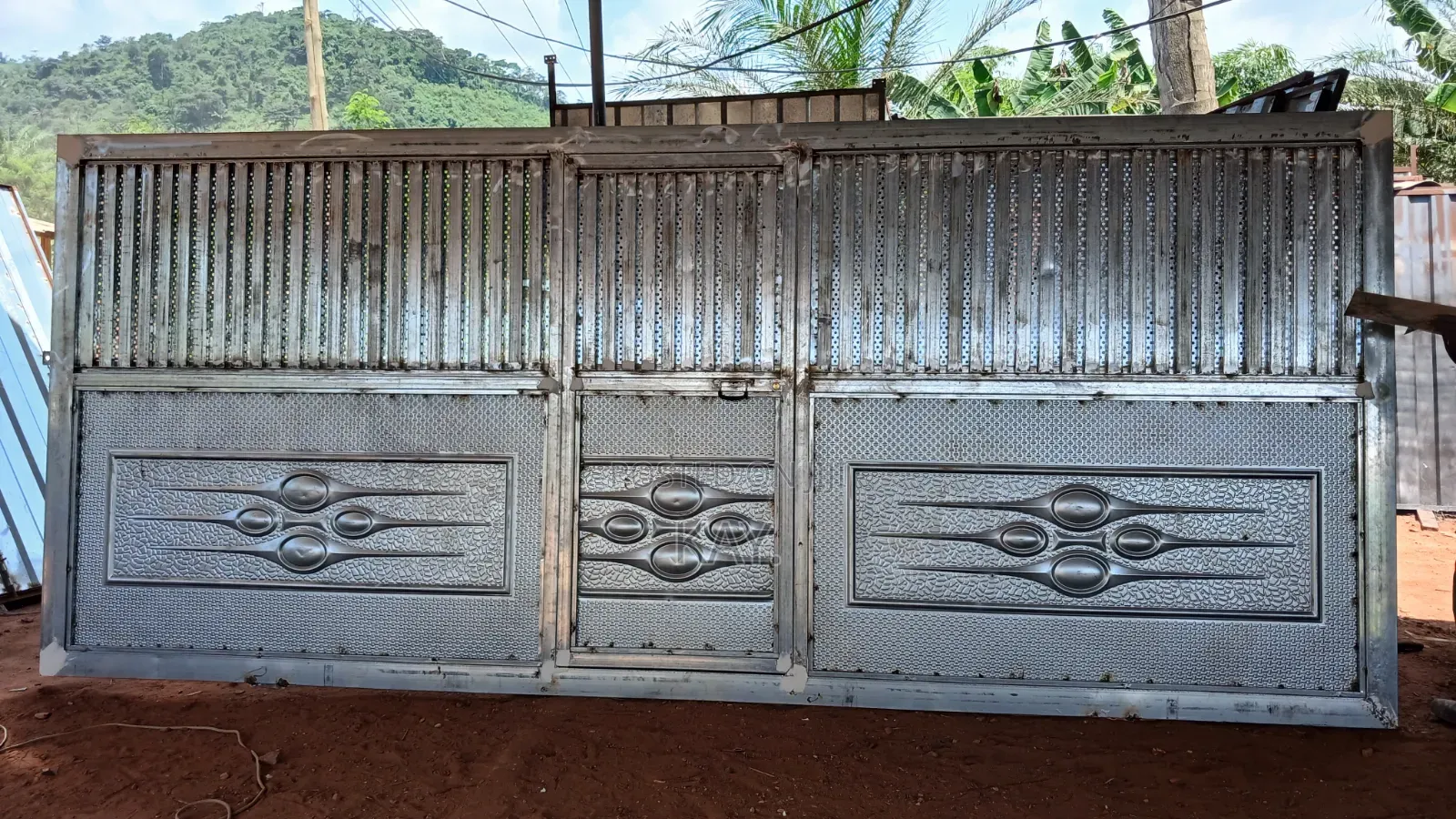 Modern Black Steel Gate With Decorative Design – Strong & Durable