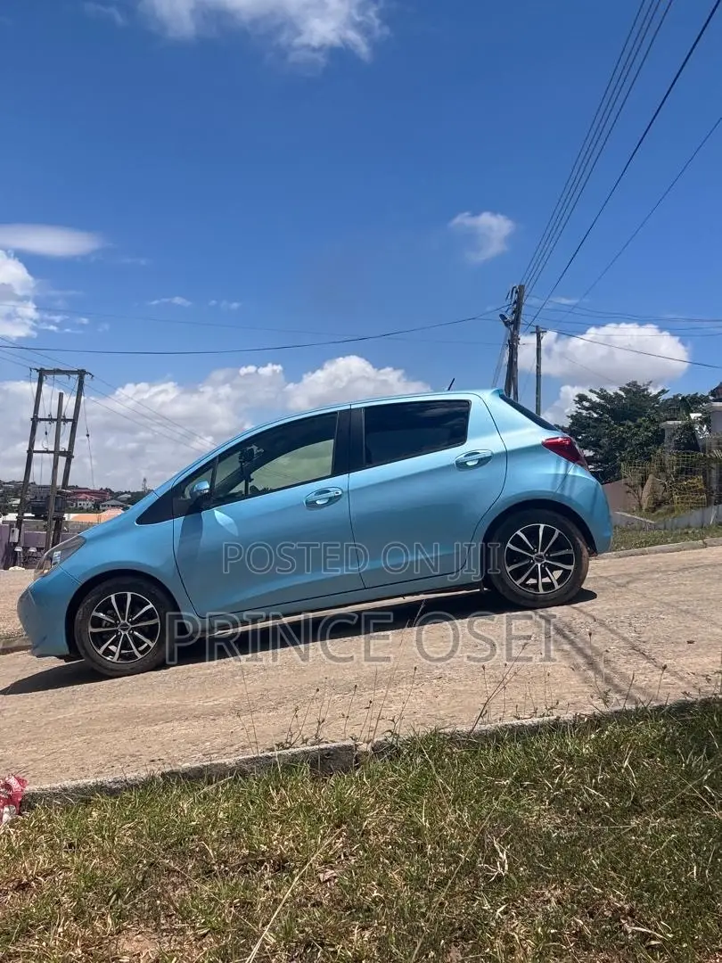 Toyota Vitz 1.3 FWD 5dr 2015 Blue
