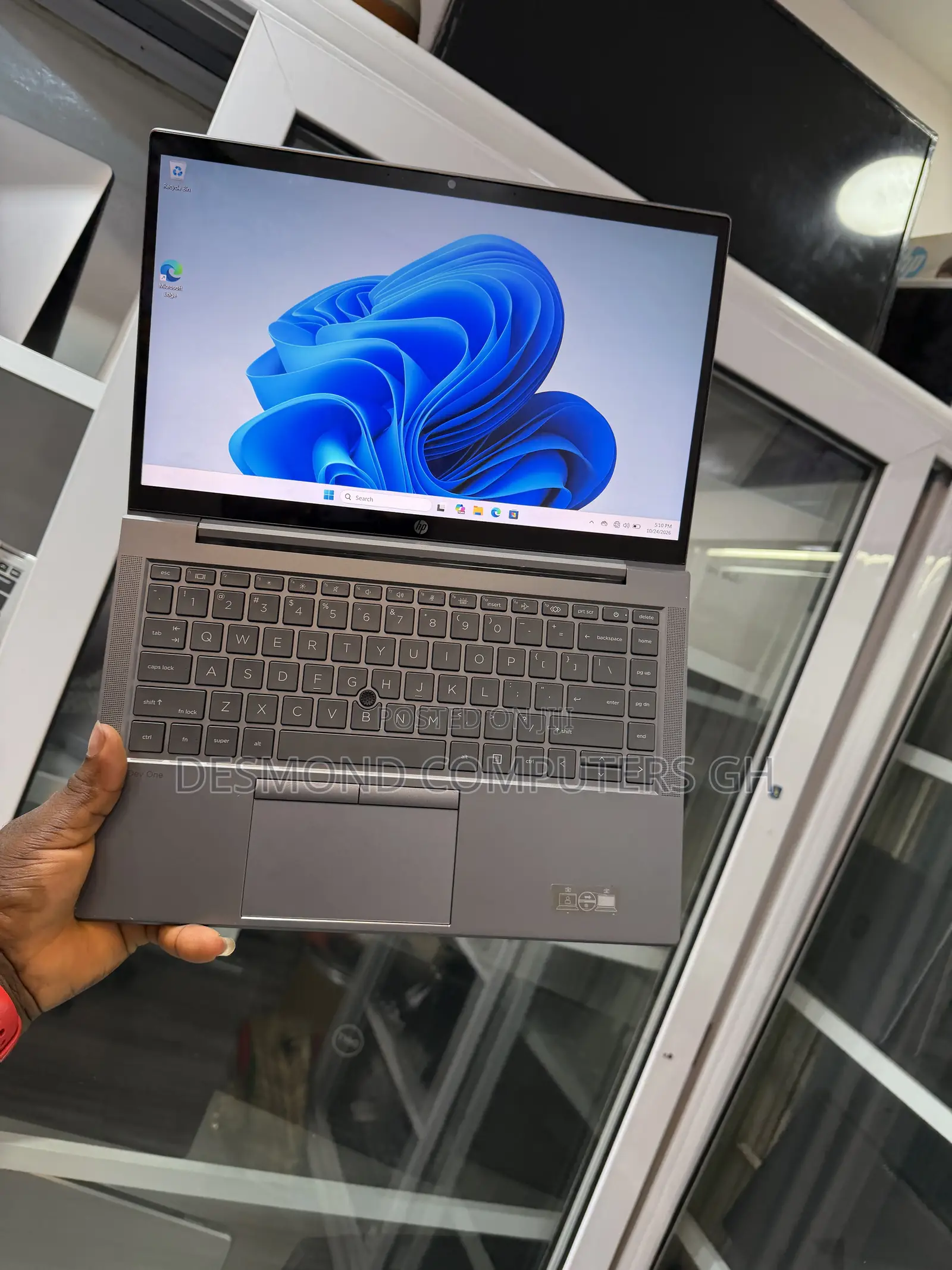 Laptop HP EliteBook 6 G1i Notebook AI PC 16GB AMD Ryzen 7 SSD 1T