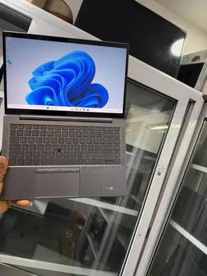 Laptop HP EliteBook 6 G1i Notebook AI PC 16GB AMD Ryzen 7 SSD 1T