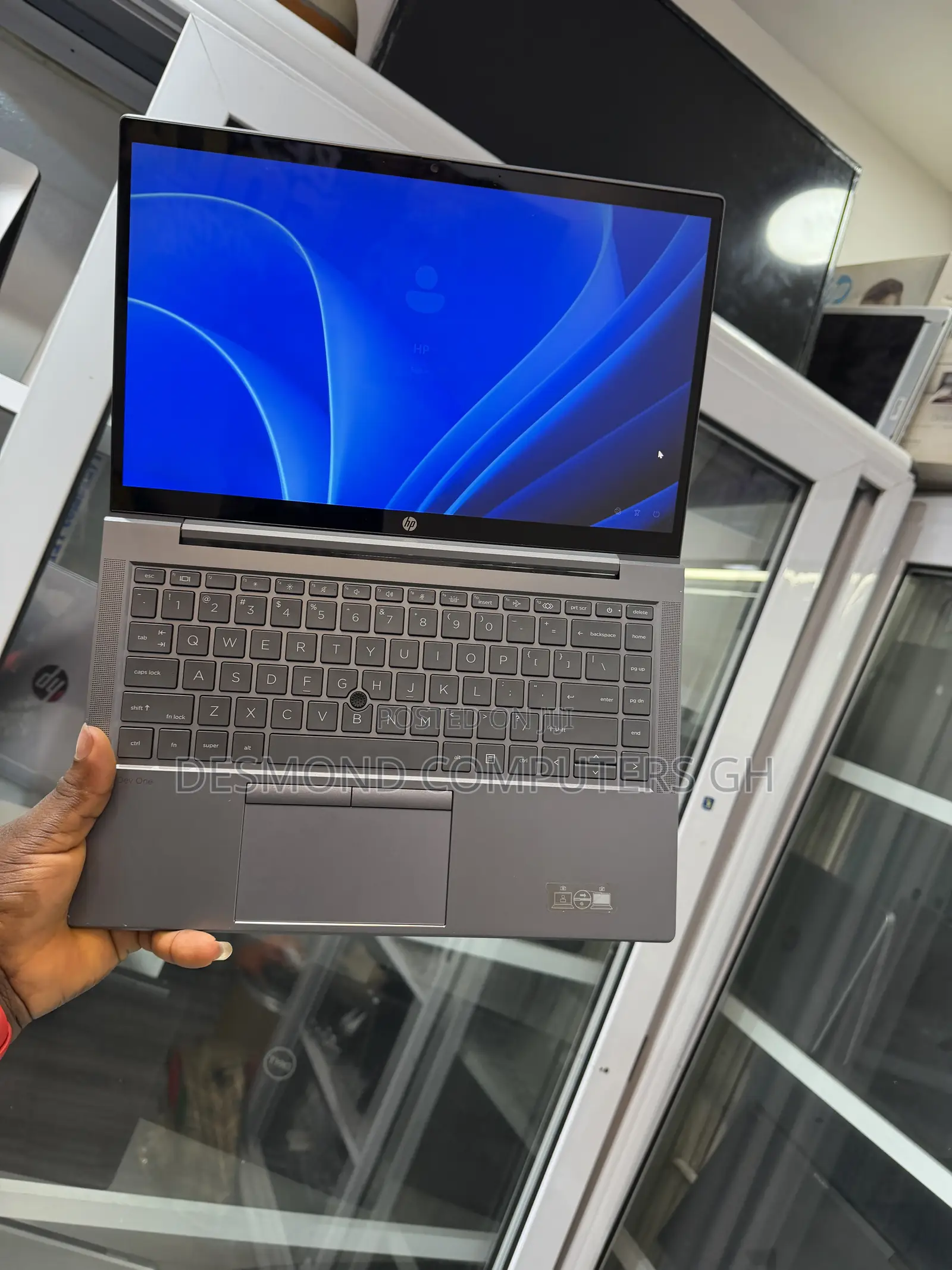 Laptop HP EliteBook 6 G1i Notebook AI PC 16GB AMD Ryzen 7 SSD 1T