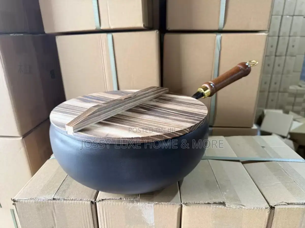 Belly Pot With Wooden Lid 28cm