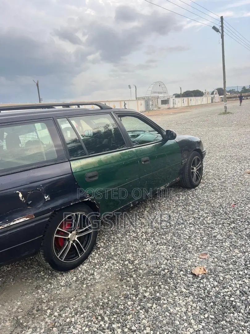 Opel Astra 1.4 2000 Black
