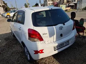 Toyota Vitz 2010 White