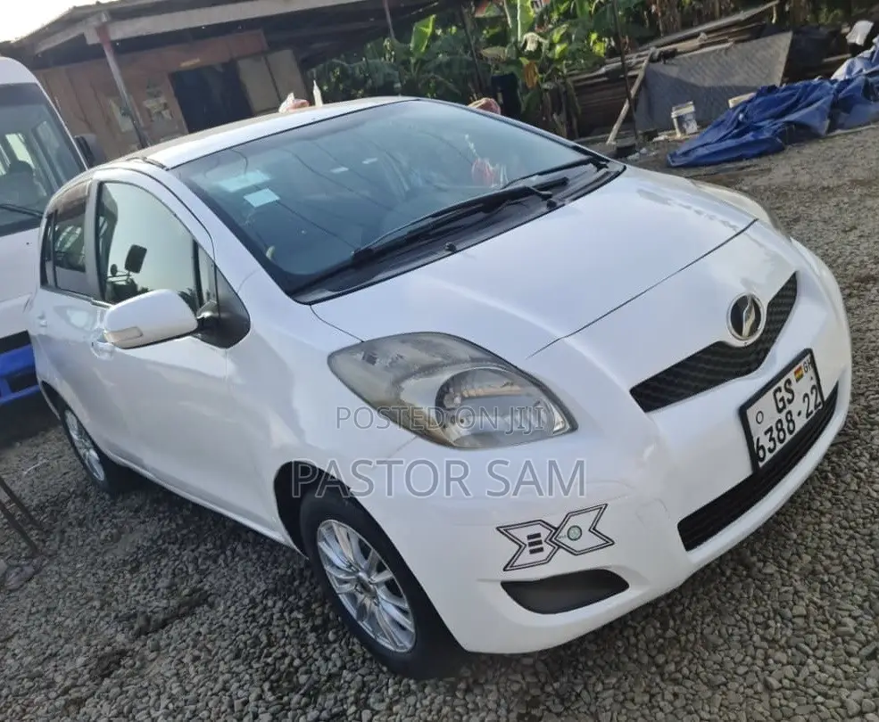 Toyota Vitz 2010 White