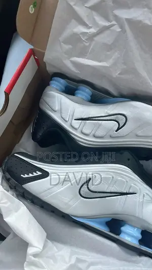 Nike Shox R4