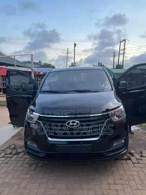 Hyundai Staria 2.2D AWD 2022 Black