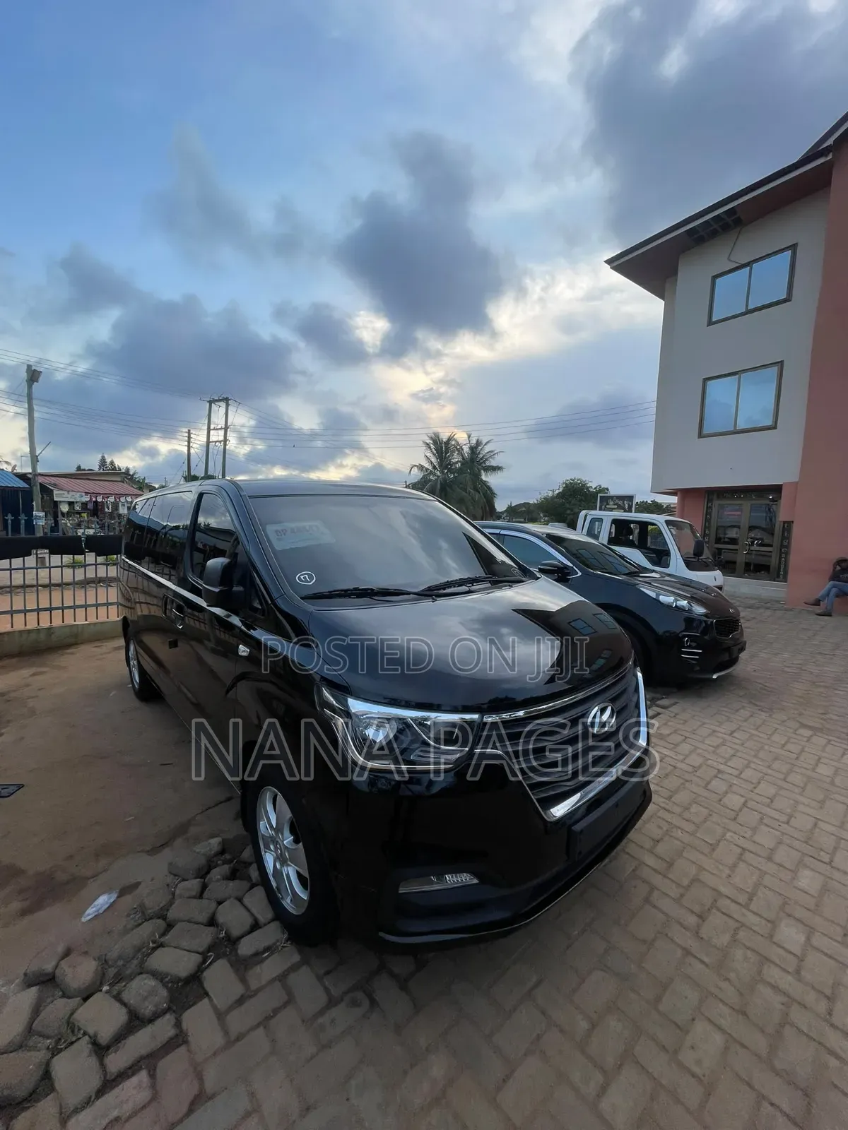 Hyundai Staria 2.2D AWD 2022 Black