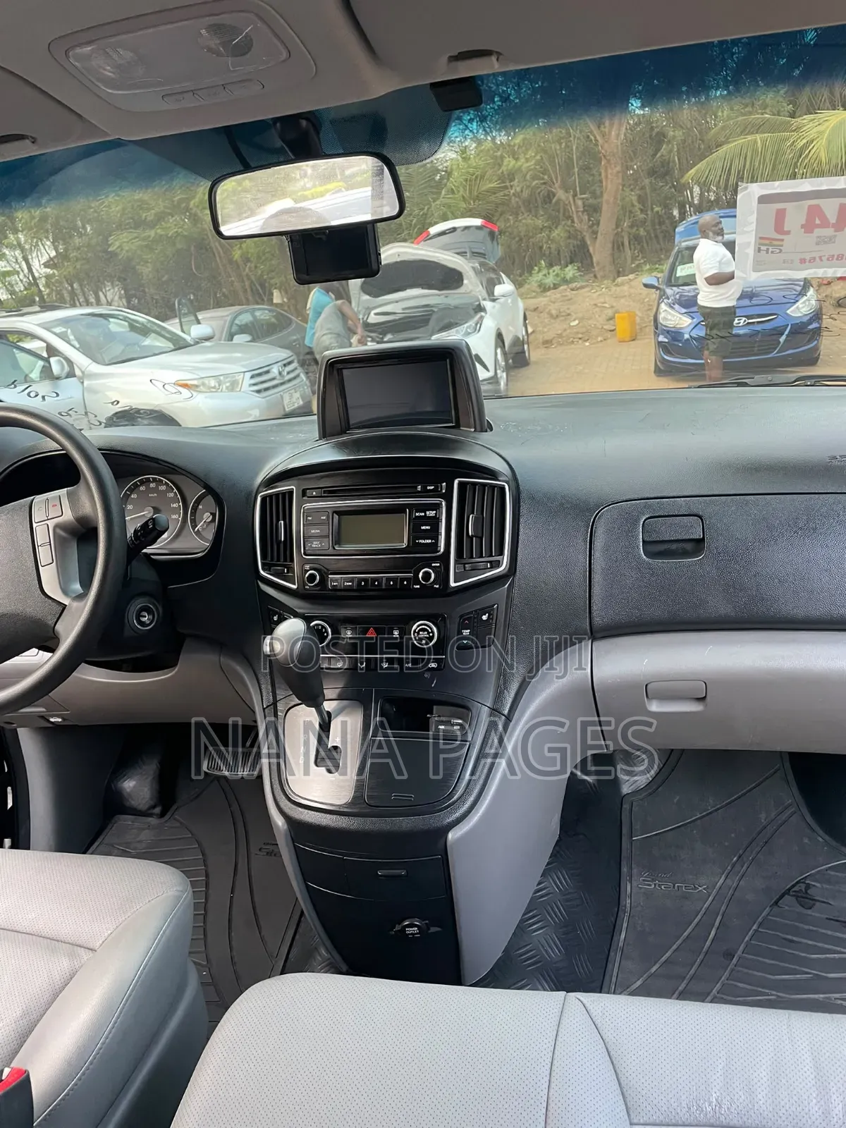 Hyundai Staria 2.2D AWD 2022 Black