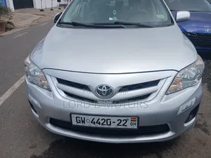 Toyota Corolla LE 4dr Sedan (1.8L 4cyl 4A) 2013 Silver