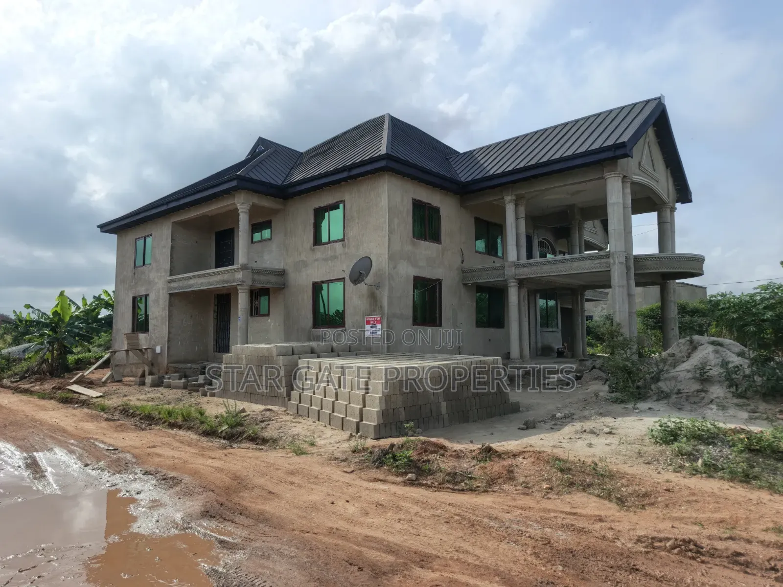 8bdrm House in Kumasi Metropolitan for sale