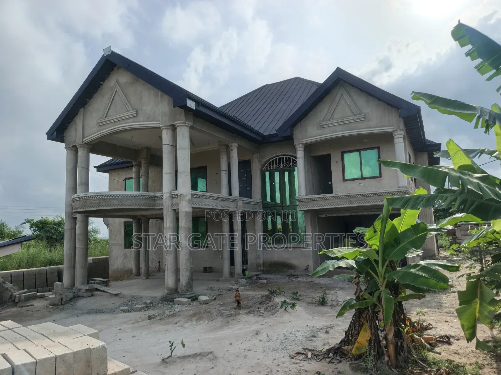 8bdrm House in Kumasi Metropolitan for sale