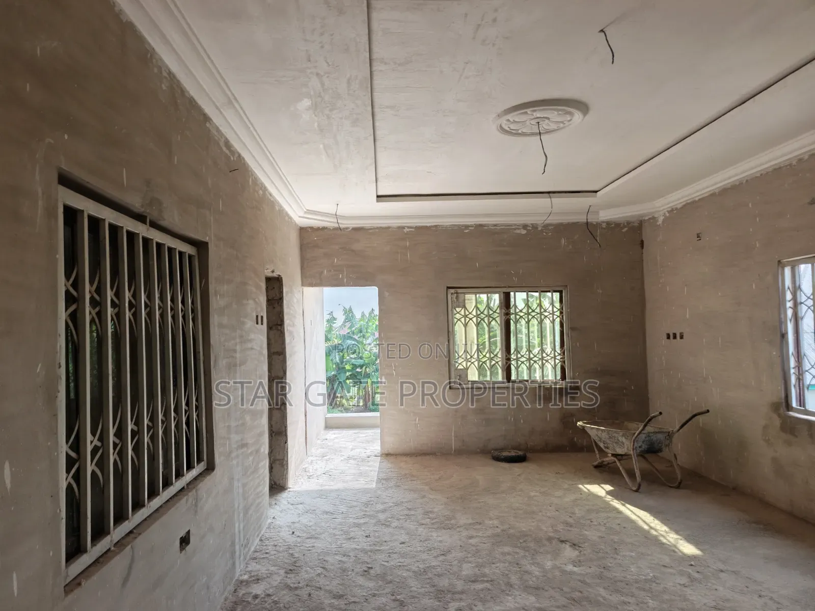 8bdrm House in Kumasi Metropolitan for sale