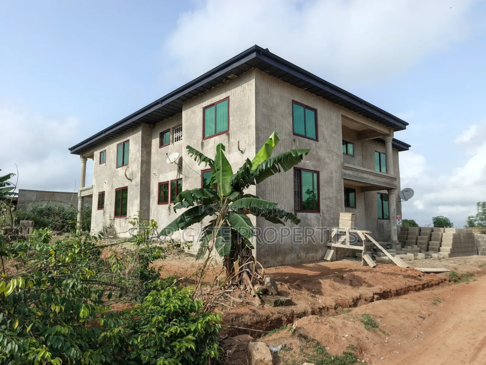 8bdrm House in Kumasi Metropolitan for sale