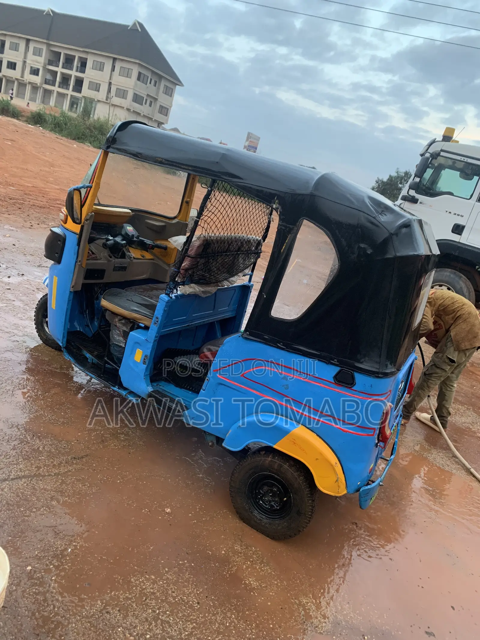 Bajaj RE 2025 Blue