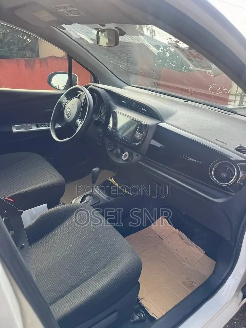 Toyota Vitz 2017 White