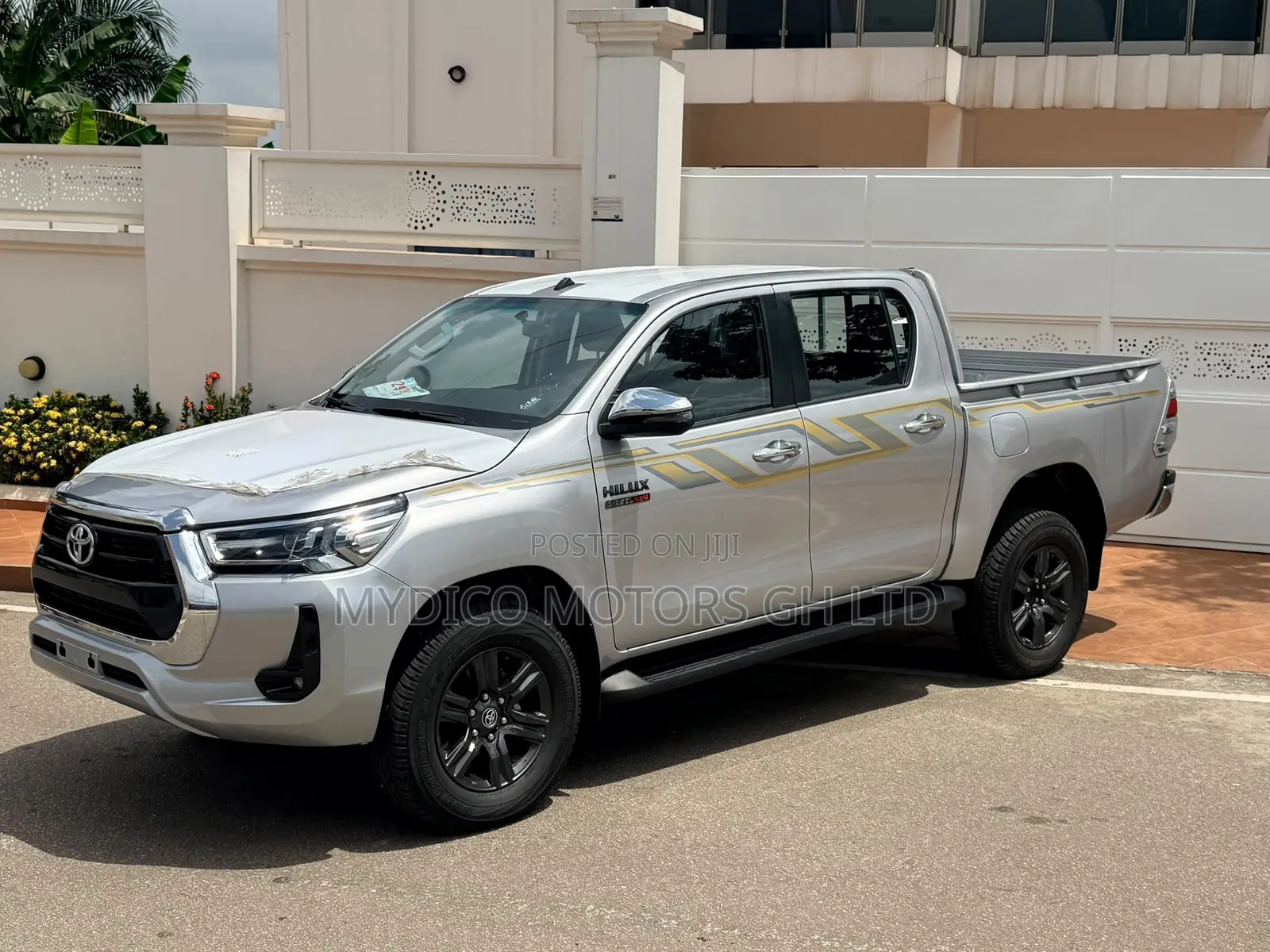 New Toyota Hilux SR5 (Diesel) 2026 Silver