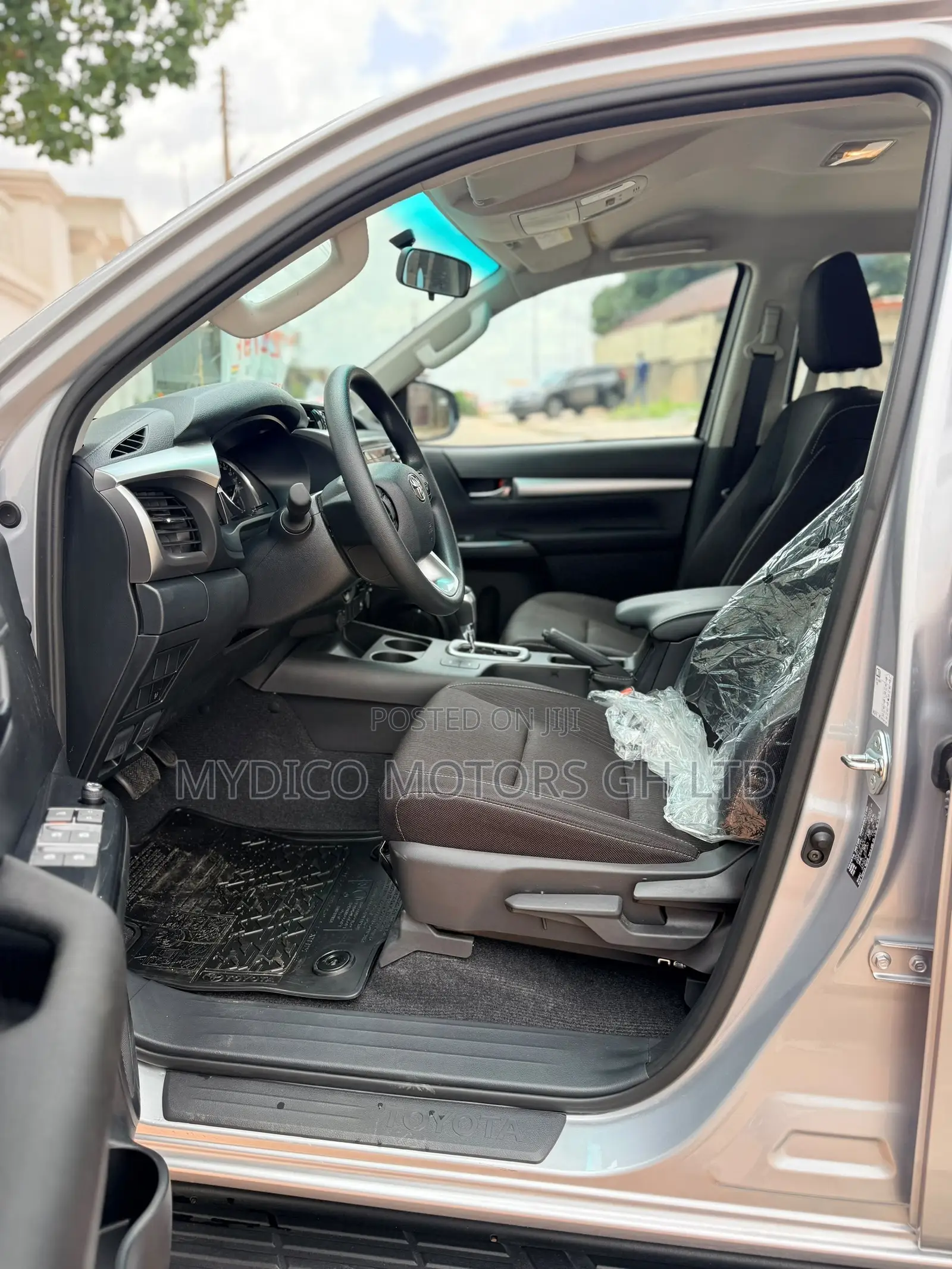 New Toyota Hilux SR5 (Diesel) 2026 Silver