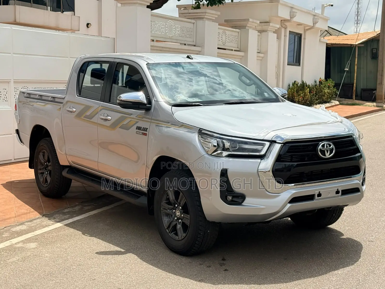 New Toyota Hilux SR5 (Diesel) 2026 Silver