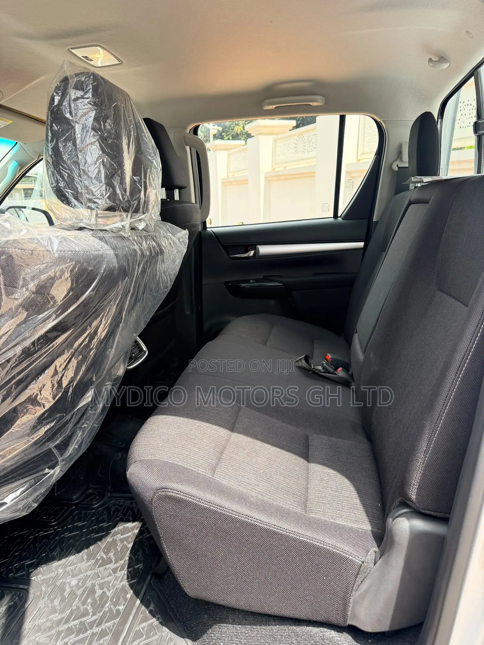 New Toyota Hilux SR5 (Diesel) 2026 Silver