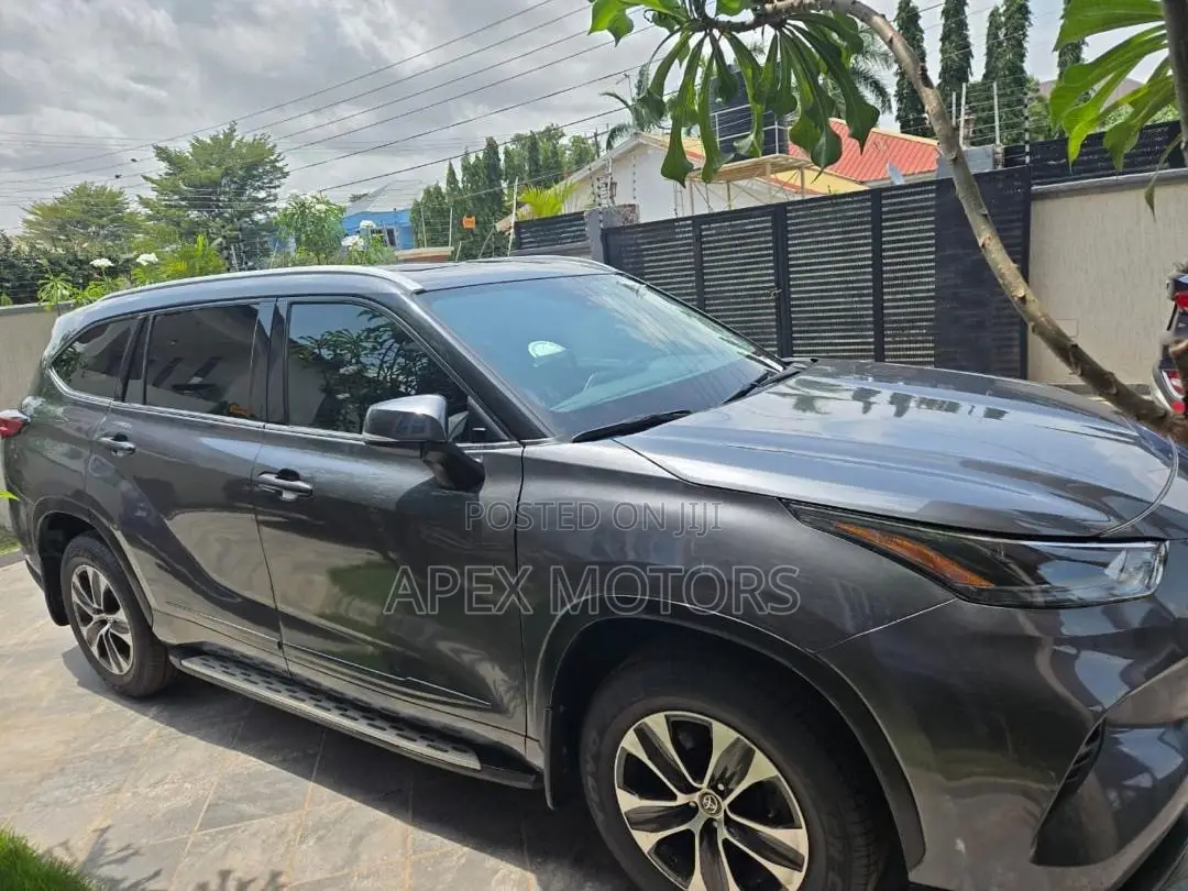 Toyota Highlander XLE 2022 Gray