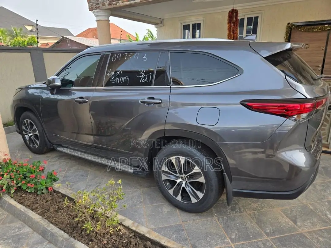 Toyota Highlander XLE 2022 Gray