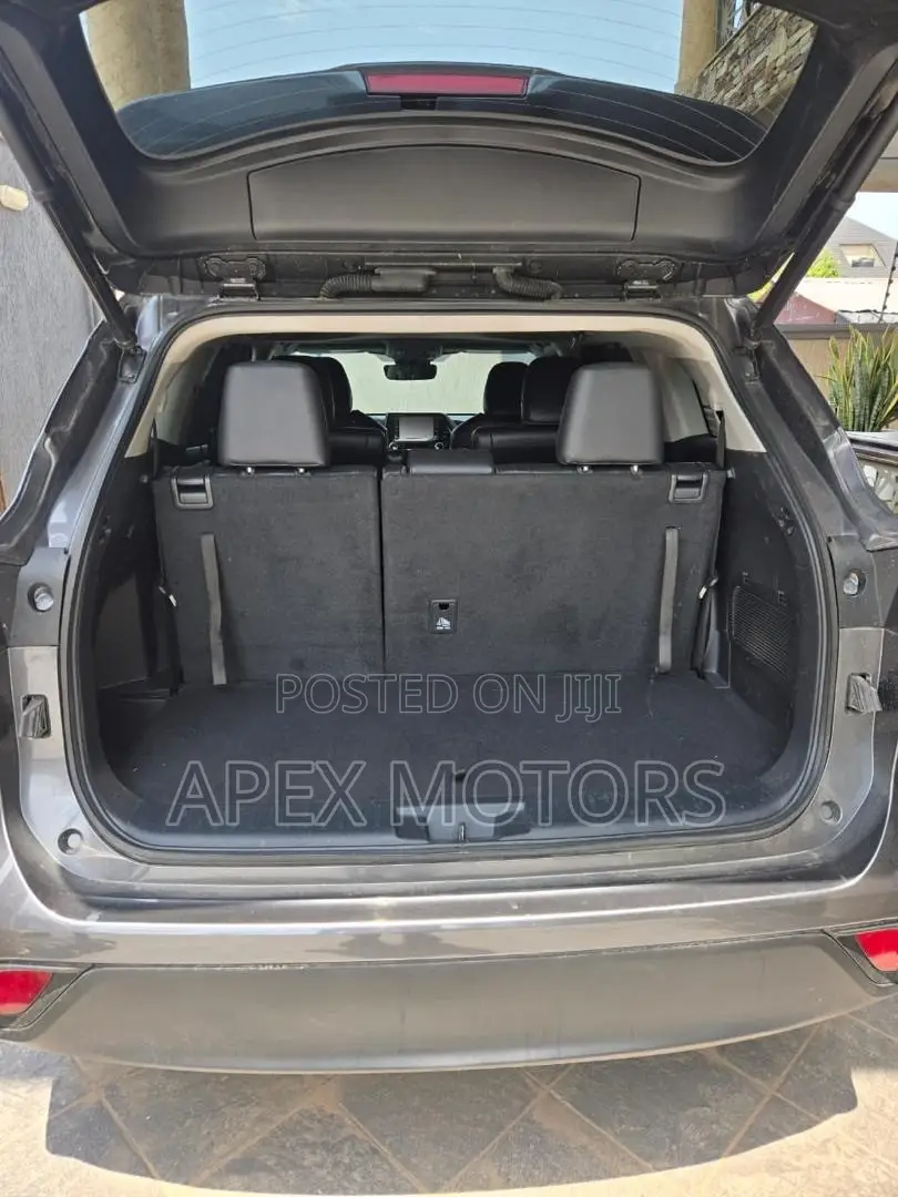 Toyota Highlander XLE 2022 Gray