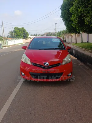 Toyota Vitz 1.3 FWD 5dr 2013 Red