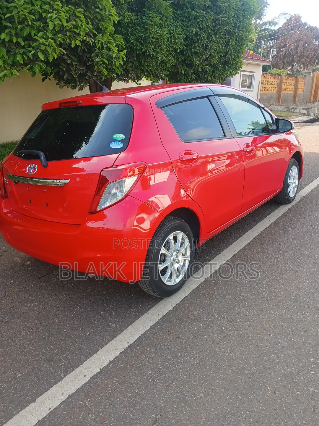 Toyota Vitz 1.3 FWD 5dr 2013 Red