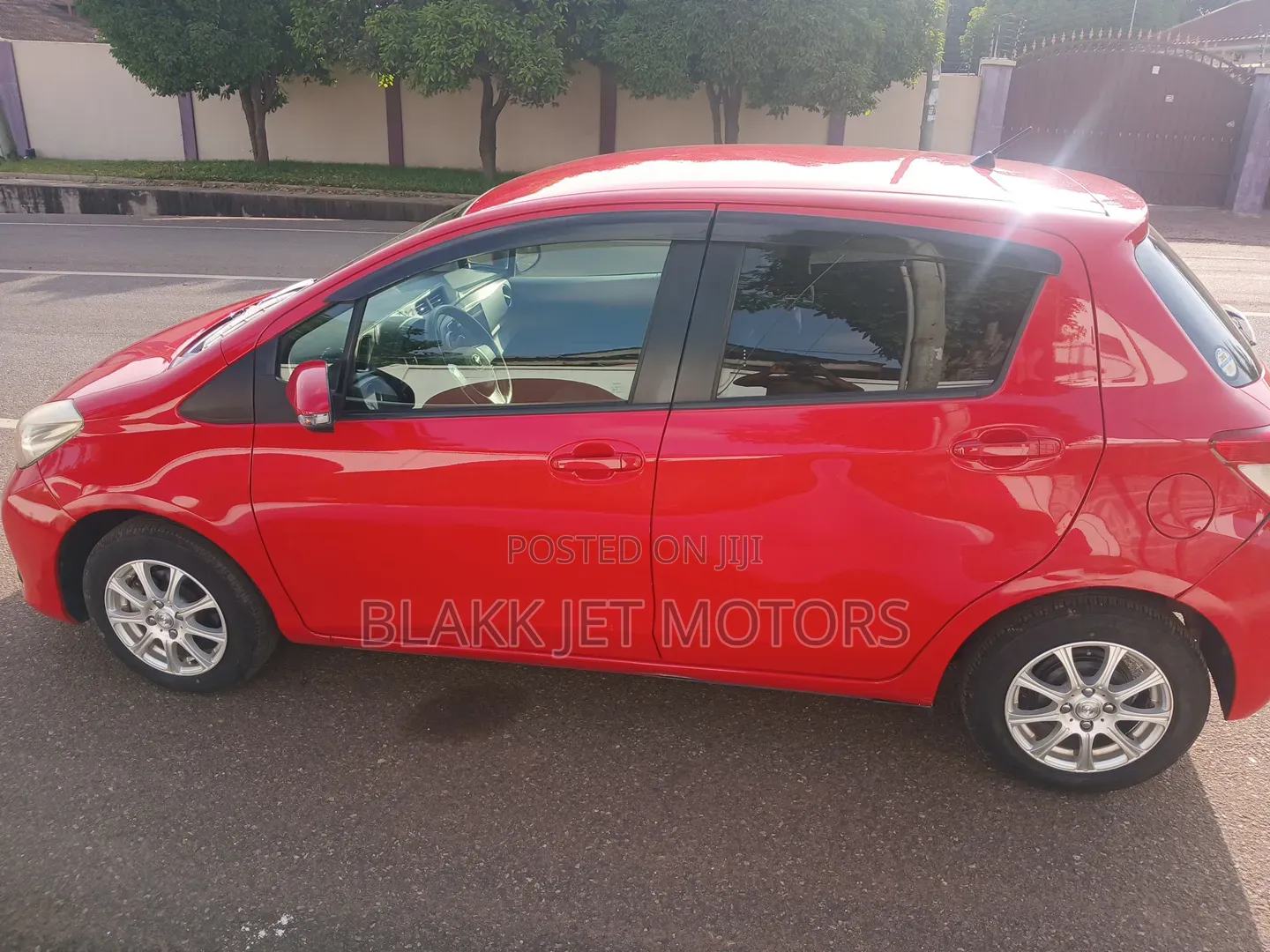 Toyota Vitz 1.3 FWD 5dr 2013 Red