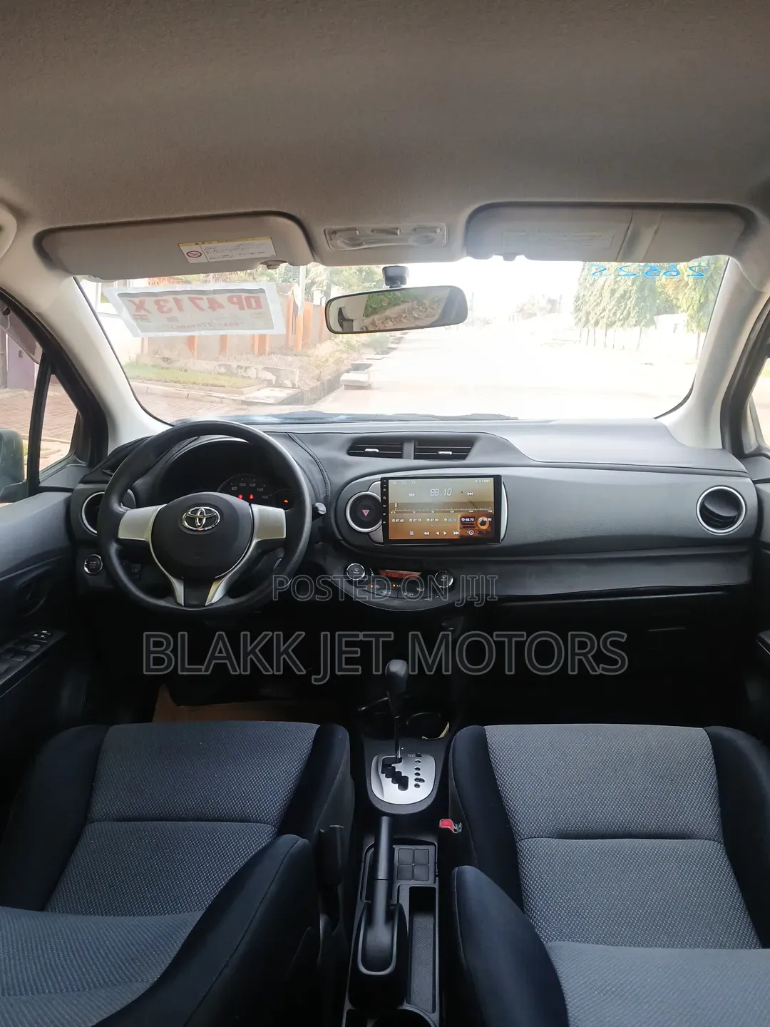 Toyota Vitz 1.3 FWD 5dr 2013 Red