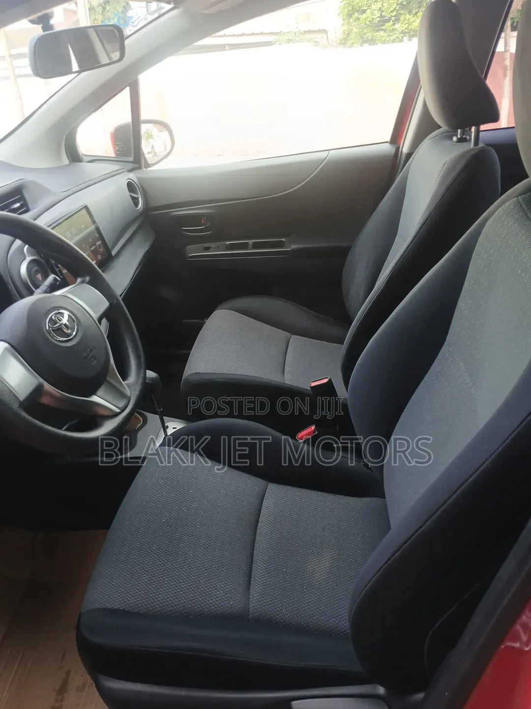 Toyota Vitz 1.3 FWD 5dr 2013 Red