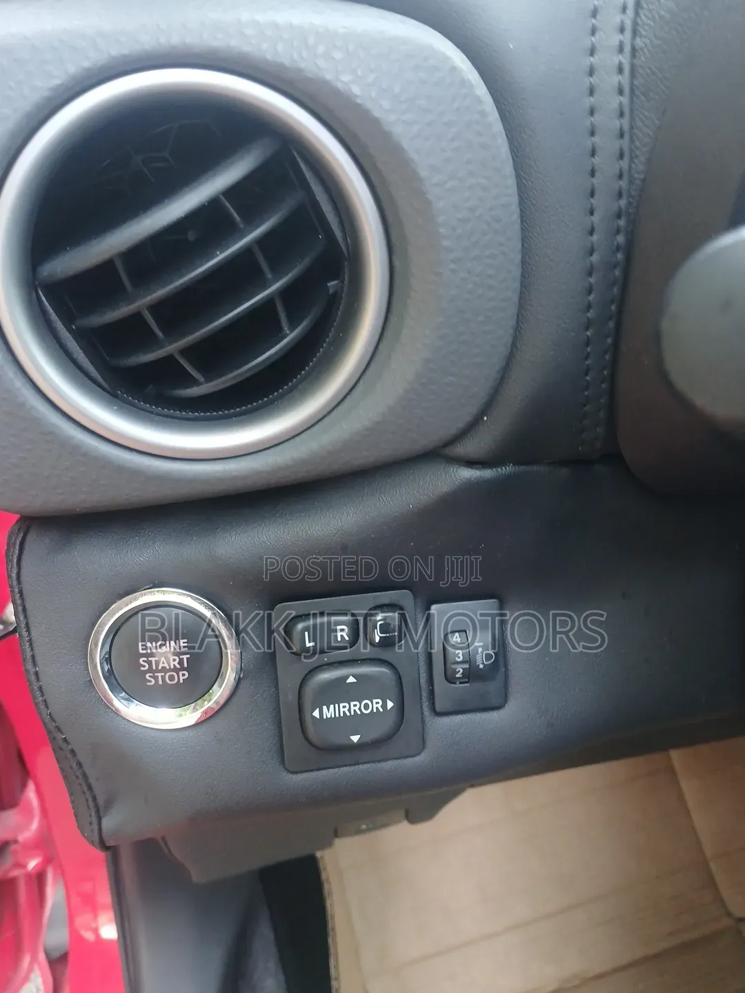 Toyota Vitz 1.3 FWD 5dr 2013 Red