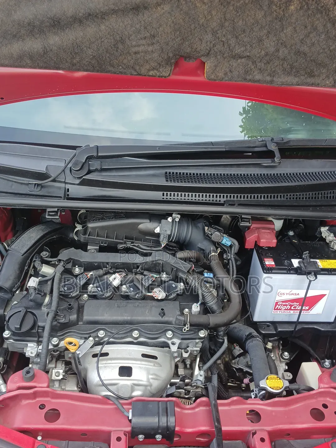 Toyota Vitz 1.3 FWD 5dr 2013 Red