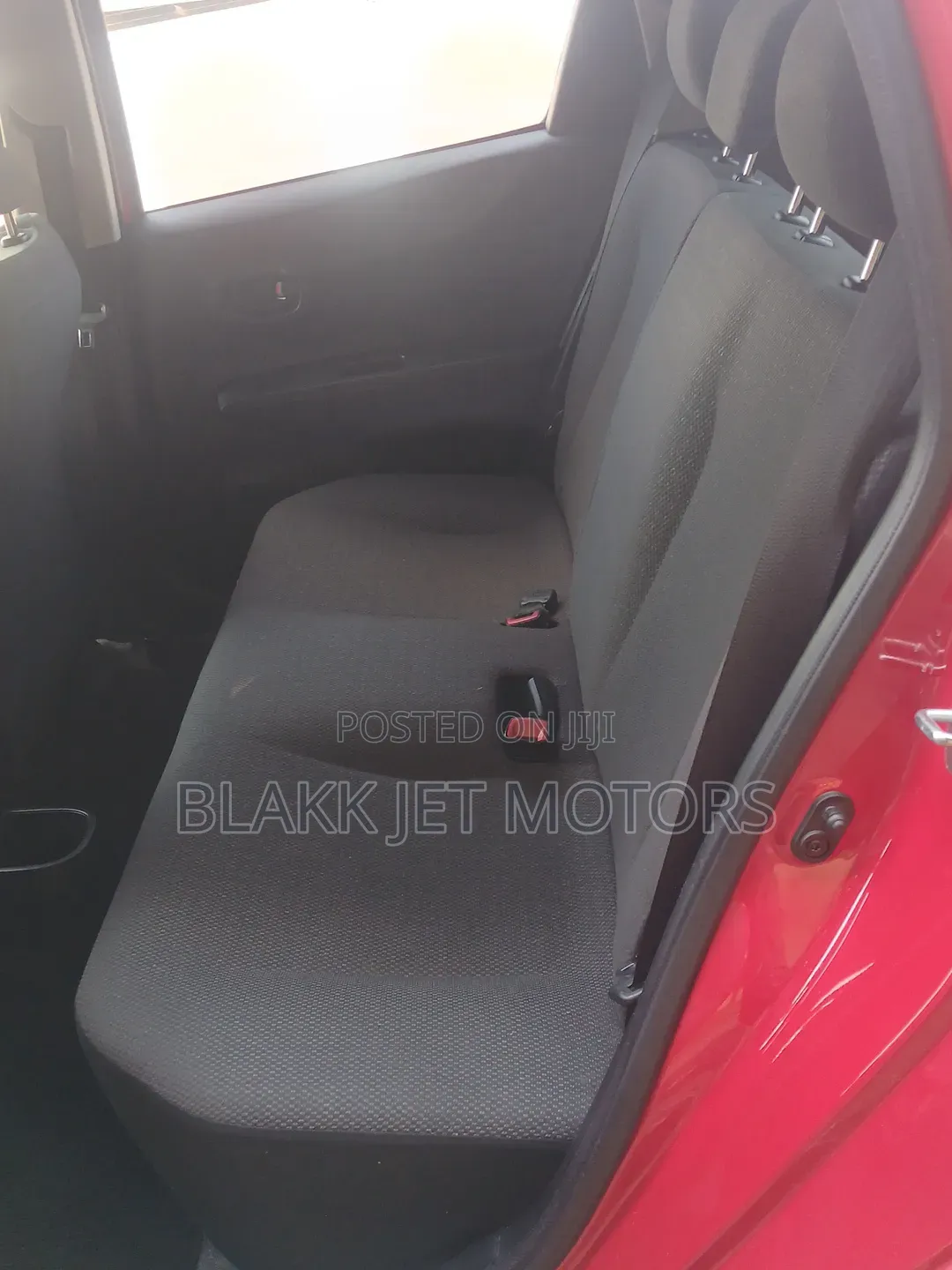 Toyota Vitz 1.3 FWD 5dr 2013 Red