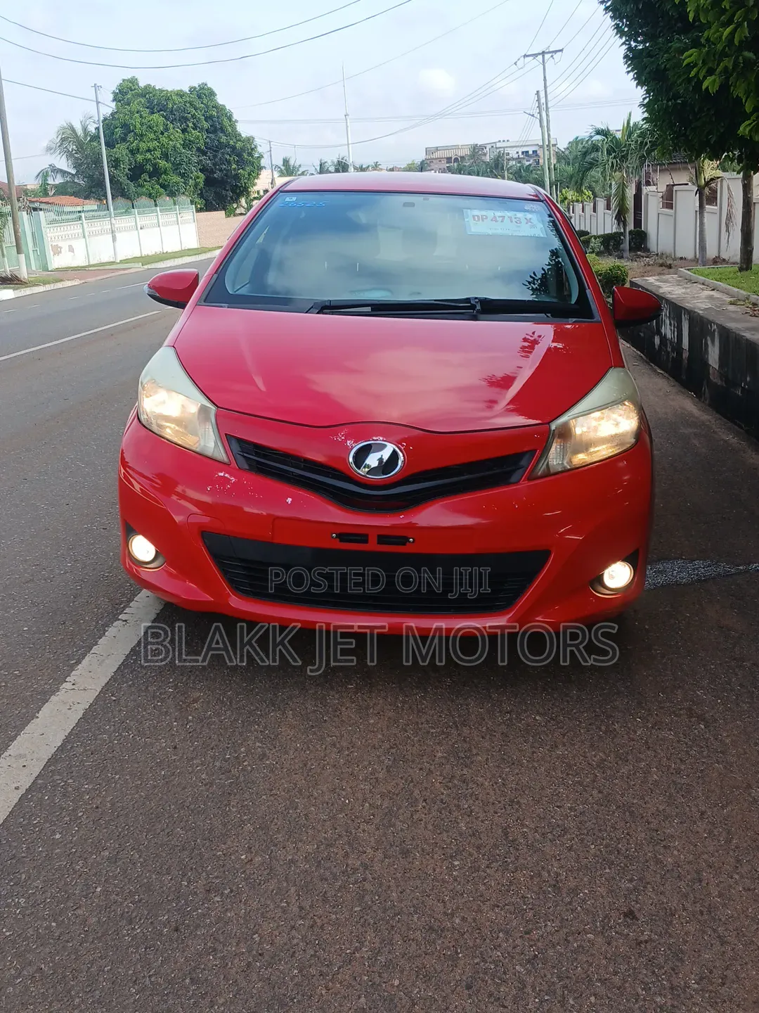 Toyota Vitz 1.3 FWD 5dr 2013 Red
