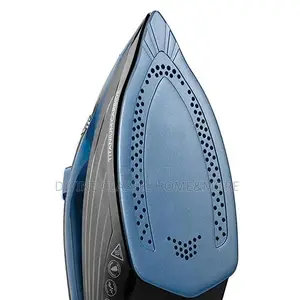 Russell Hobbs Titanium Carbide Steam Iron (2600w)