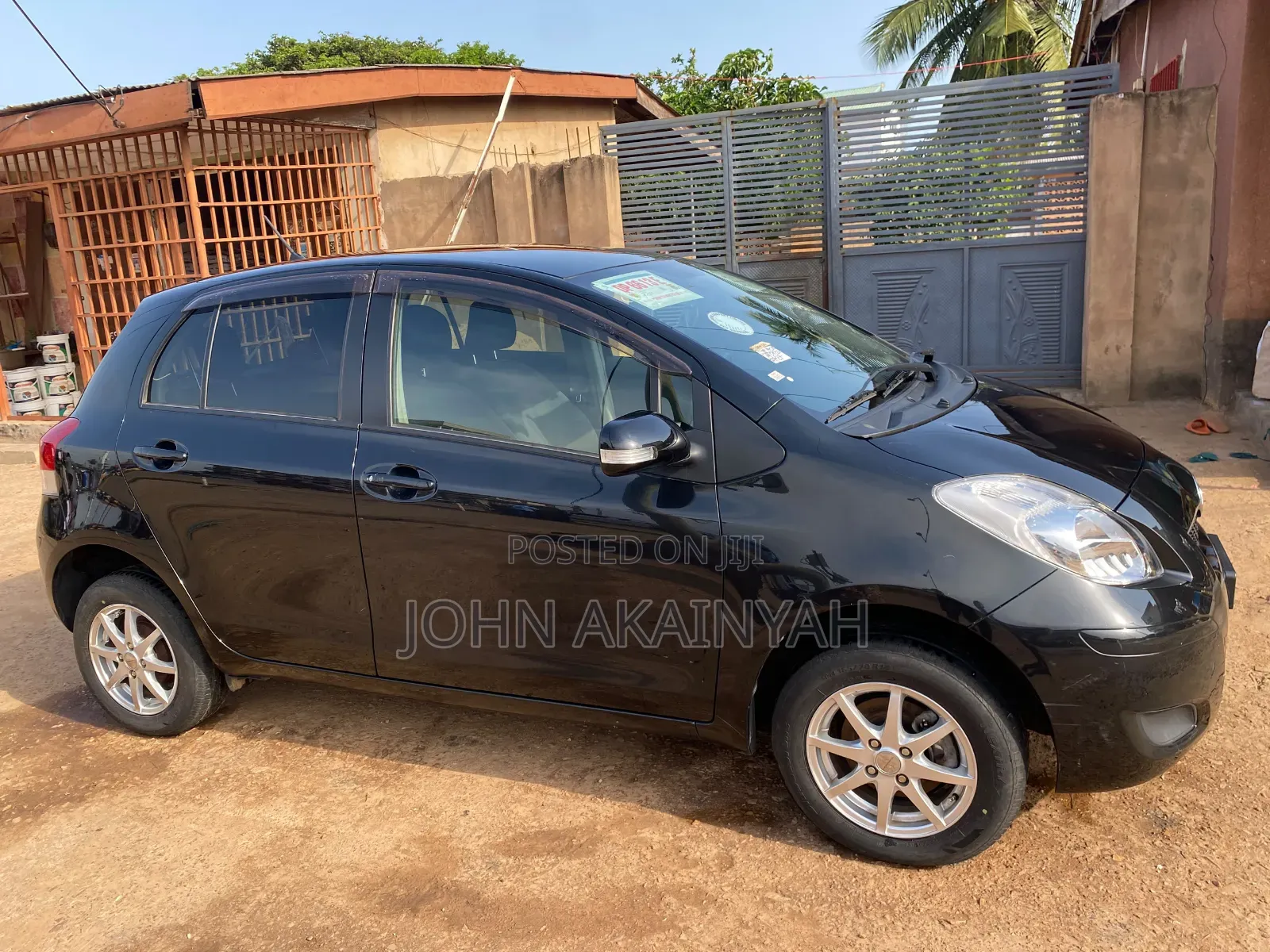 Toyota Vitz 1.3 AWD 3dr 2010 Black