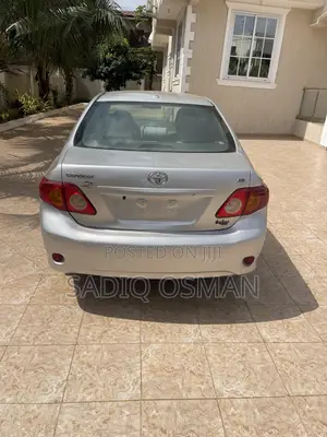 Toyota Corolla LE 4dr Sedan (1.8L 4cyl 4A) 2010 Silver