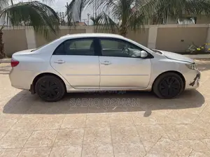 Toyota Corolla LE 4dr Sedan (1.8L 4cyl 4A) 2010 Silver