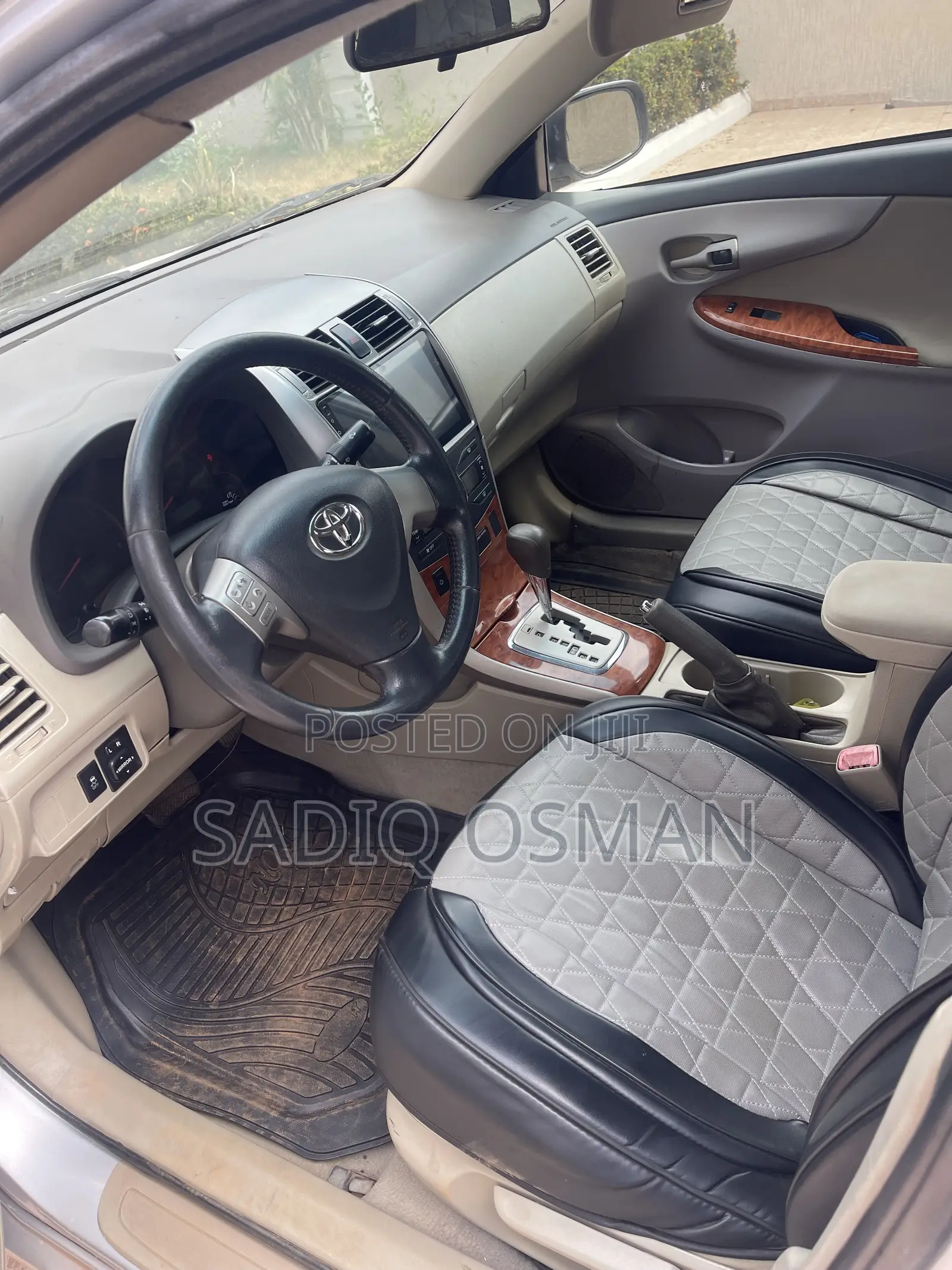 Toyota Corolla LE 4dr Sedan (1.8L 4cyl 4A) 2010 Silver