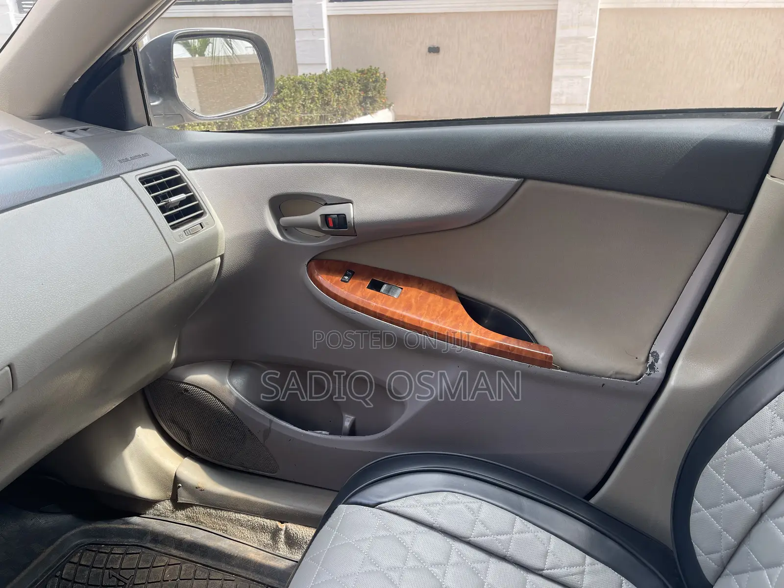 Toyota Corolla LE 4dr Sedan (1.8L 4cyl 4A) 2010 Silver