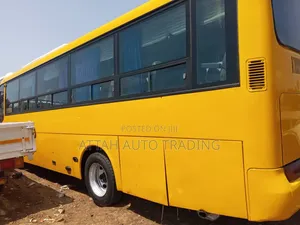 Hyundai Aero Town 2014 Yellow